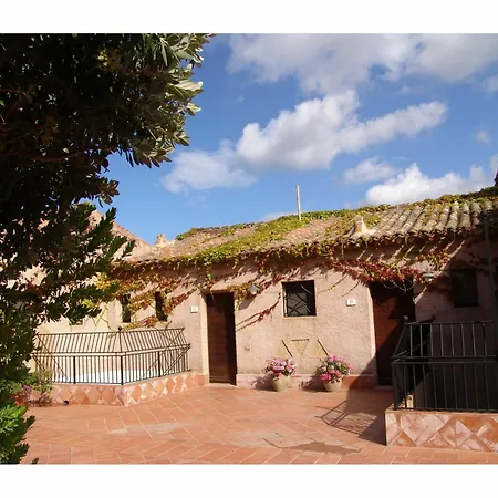 La Rosa Aparthotel 3*