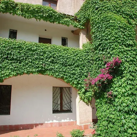 La Rosa Aparthotel 3*